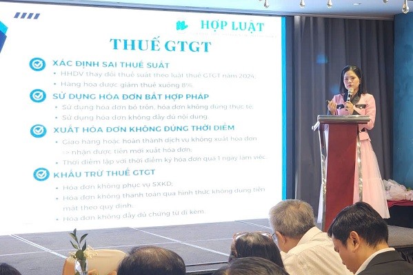 Bà Trần Thị Thu Trang, Tổng giám đốc Công ty TNHH Đại lý Thuế Hợp Luật chia sẻ tại Hội thảo.