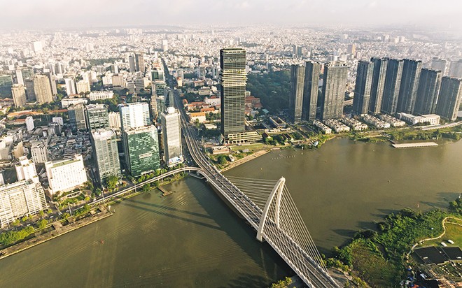 Doanh nhân Việt với tầm nhìn và bản lĩnh đã đóng góp to lớn cho sự phát triển của đất nước. Trong ảnh: Tòa tháp Saigon Marina IFC của doanh nghiệp trong nước vừa khánh thành 