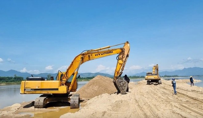 Thời gian qua, giá một số loại vật liệu xây dựng như cát, sỏi, đá, gạch, vật liệu san lấp, đắp nền đường... tăng cao bất thường - Ảnh: Báo Xây dựng