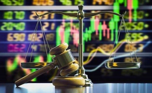 Loạt công ty chứng khoán bị Ủy ban Chứng khoán Nhà nước "tuýt còi" 