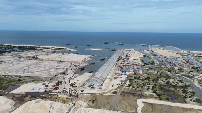 Dự án Khu bến cảng Mỹ Thuỷ, một trong những dự án đầu tư trọng điểm của tỉnh Quảng Trị hiện nay. Ảnh: Ngọc Tân
