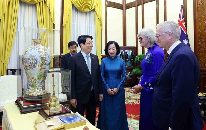 Chủ tịch nước và Phu nhân chủ trì chiêu đãi trọng thể Toàn quyền Australia và Phu quân 