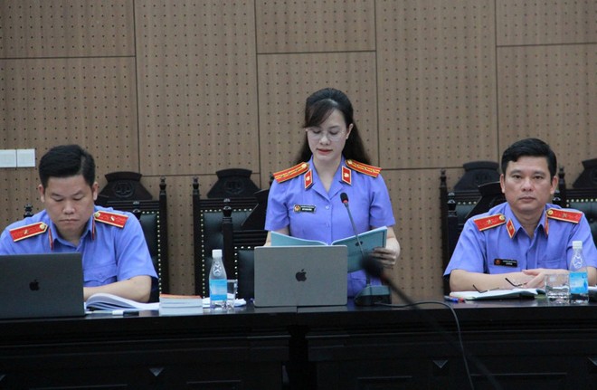 Đại diện Viện Kiểm sát giữ quyền công tố và kiểm sát xét xử vụ án.
