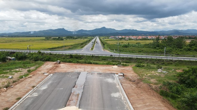 Vị trí chưa thể đấu nối của tuyến đường từ cầu Nhật Lệ II (nay là đường Điện Biên Phủ) đến đường tránh TP. Đồng Hới chưa thể thông tuyến 