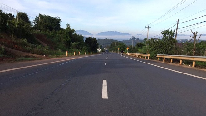 Một đoạn Quốc lộ 20 qua Lâm Đồng. 