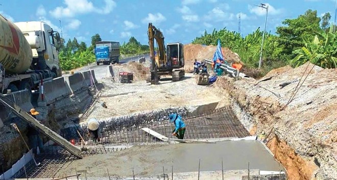 Dự án Đầu tư nâng cấp tuyến Cao Lãnh - Lộ Tẻ trên địa phận tỉnh Đồng Tháp và TP. Cần Thơ để tổ chức lại giao thông có tổng mức đầu tư 950 tỷ đồng. Ảnh: Nhật Huy