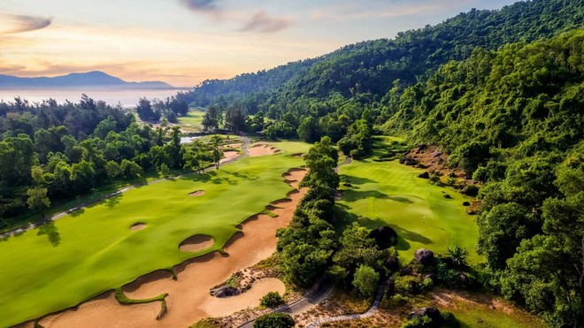 Sân golf Laguna Lăng Cô, sân golf có vị trí ven biển TP. Huế. Ảnh: Lagunalangco.com 
