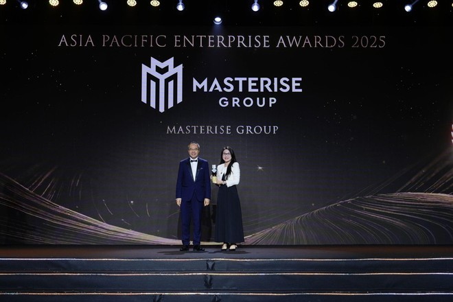 Đại diện Masterise Group nhận giải thưởng Corporate Excellence Award tại lễ trao giải Asia Pacific Enterprise Awards 2025