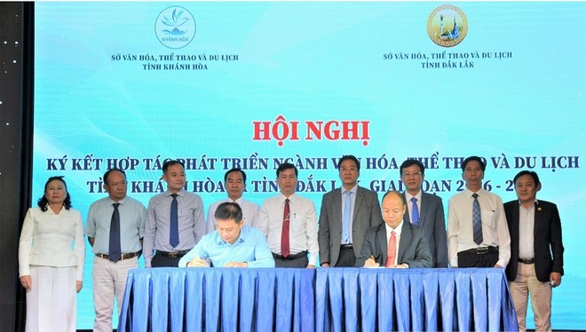 Sở Văn hóa, Thể thao và Du lịch tỉnh Khánh Hòa và Sở Văn hóa, Thể thao và Du lịch tỉnh Đắk Lắk vừa ký kết hợp tác nhiều lĩnh vực liên quan đến ngành (giai đoạn 2026 - 2030), trong đó có du lịch. Ảnh: Bích Hồ 