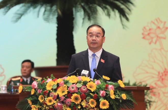 Ông Nguyễn Ngọc Việt, Bí thư Đảng ủy phường Đống Đa trình bày tham luận tại Đại hội.