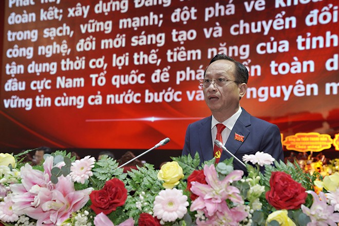 Phó Bí thư tỉnh ủy, Chủ tịch HĐND tỉnh Cà Mau Phạm Văn Thiều thông qua Dự thảo văn kiện Báo cáo chính trị nhiệm kỳ 2020-2025, định hướng phát triển nhiệm kỳ 2025-2030 trình Đại hội