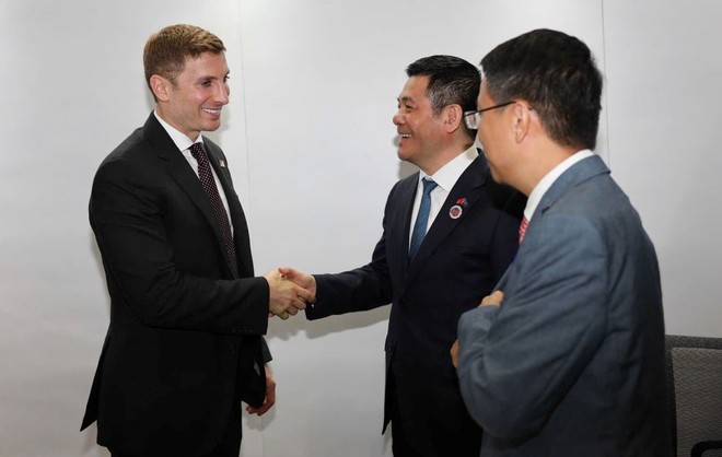 Bộ trưởng Nguyễn Hồng Diên và Thứ trưởng Jacob Helberg thảo luận về quan hệ hợp tác kinh tế, thương mại. 