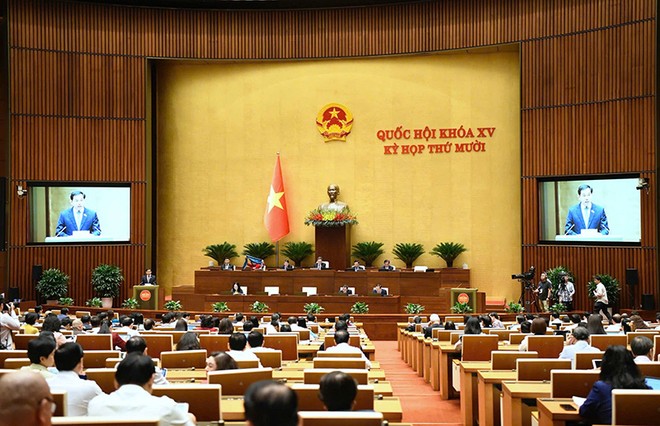 Quốc hội nghe Phó trưởng đoàn giám sát Lê Quang Mạnh trình bày báo cáo kết quả giám sát. Ảnh: Viết Chung 