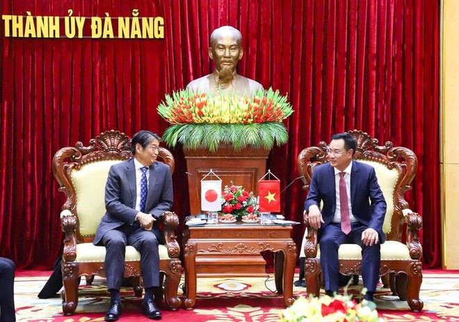 Bí thư Thành ủy Đà Nẵng Lê Ngọc Quang chủ trì buổi tiếp và làm việc với Đại sứ Nhật Bản tại Việt Nam ITO Naoki nhân chuyến thăm và làm việc tại Đà Nẵng. Ảnh: Ngọc Phú, BĐN