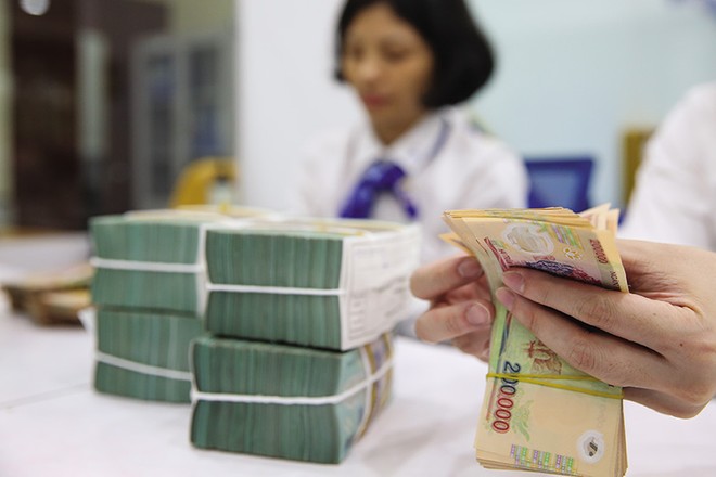 Kinh doanh chứng khoán là một trong những hoạt động giúp ngân hàng đa dạng hóa nguồn thu và giảm thiểu rủi ro 