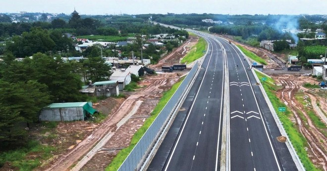 Dự án thành phần 2 cao tốc Biên Hòa - Vũng Tàu có 2 gói thầu thầu xây lắp chính, đều có mục tiêu hoàn thành ngày 19/12/2025. Ảnh: Hoàng Anh