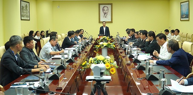 Chủ tịch UBND TP.Đà Nẵng Phạm Đức Ấn chủ trì buổi làm việc với Hiệp hội Doanh nghiệp thành phố để lắng nghe và giải quyết các khó khăn, vướng mắc cho doanh nghiệp. Ảnh: Phương Thuận 