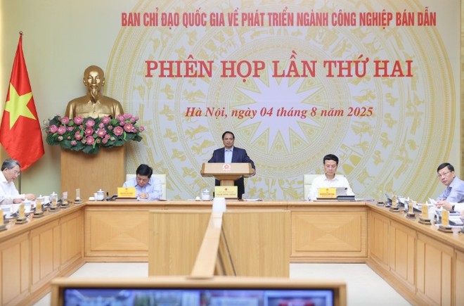 Thủ tướng Chính phủ Phạm Minh Chính, Trưởng Ban Chỉ đạo quốc gia về phát triển ngành công nghiệp bán dẫn chủ trì Phiên họp thứ 2 của Ban Chỉ đạo.