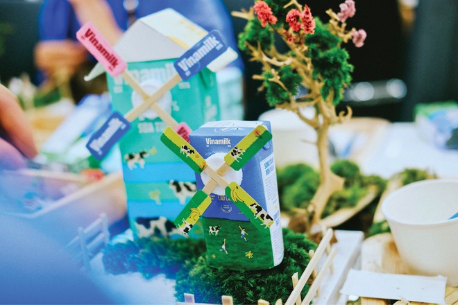 Những chiếc vỏ hộp sữa Vinamilk được “tái sinh” thành những mô hình xinh xắn