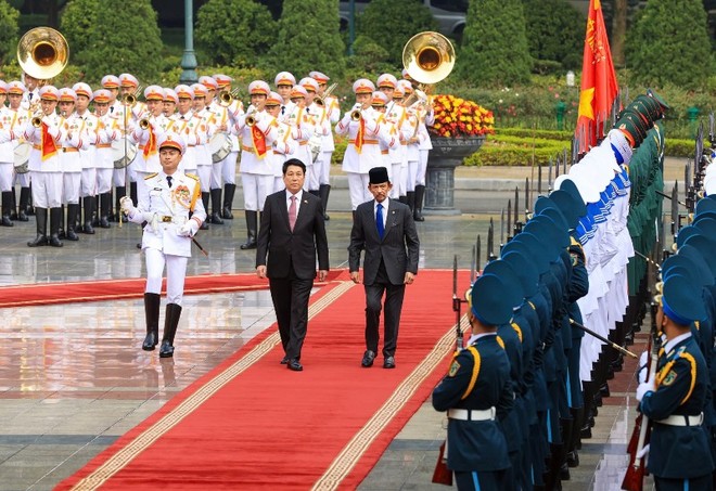 Ủy viên Bộ Chính trị, Chủ tịch nước Lương Cường chủ trì lễ đón Quốc vương Brunei Darussalam Haji Hassanal Bolkiah. Ảnh: Đức Thanh