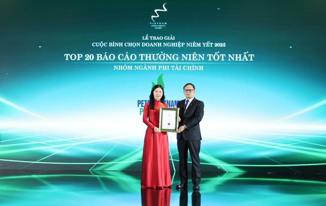 Bà Võ Thị Thu Sương, đại diện CNG nhận giải