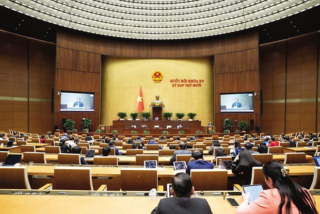 Bộ trưởng Bộ Nông nghiệp và Môi trường Trần Đức Thắng giải trình tại Quốc hội 