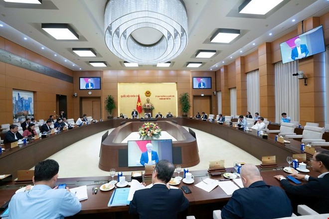 Phiên họp sáng 3/12 của Ủy ban Thường vụ Quốc hội. 