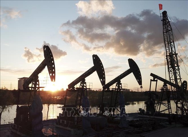 Giàn khoan dầu tại tỉnh Hắc Long Giang, Trung Quốc. Ảnh: THX/TTXVN