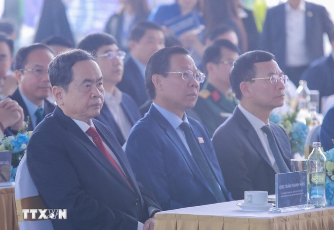 Chủ tịch Quốc hội Trần Thanh Mẫn dự lễ khởi công dự án đầu tư xây dựng trục đại lộ cảnh quan sông Hồng. Ảnh: TTXVN.