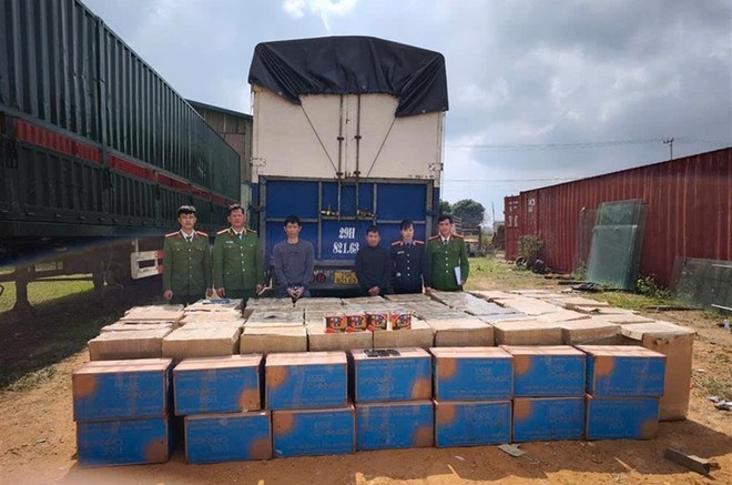 Lực lượng chức năng liên tiếp bắt giữ 3 vụ mua bán vận chuyển thuốc lá ngoại nhập lậu với số lượng lớn tại Quảng Trị trong tháng 12/2025. Ảnh: 389.