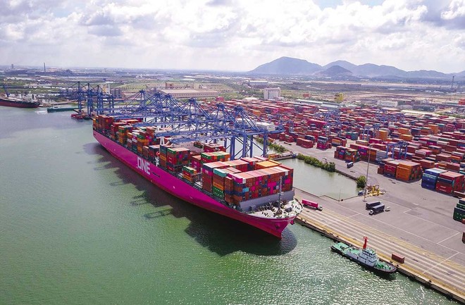 Việc đề xuất miễn thu phí hạ tầng cảng biển tại Bình Dương và Bà Rịa - Vũng Tàu cho thấy, nỗ lực của TP.HCM trong việc tháo gỡ nút thắt chi phí logistics, tái phân bổ luồng hàng và nâng cao năng lực cạnh tranh vùng 