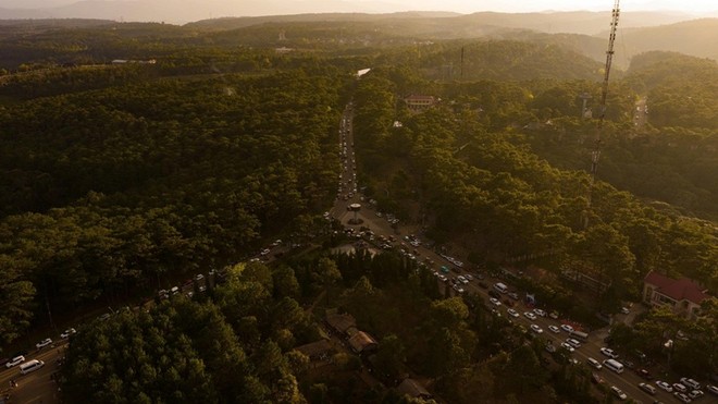 Trong dịp Tết Dương lịch, Quảng Ngãi đón hàng chục nghìn lượt khách tham quan, chủ yếu ở Măng Đen. 
