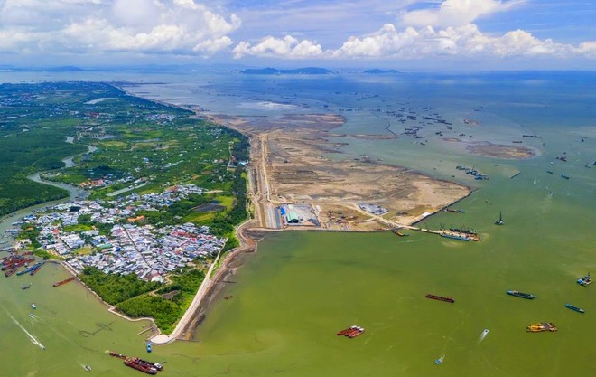 Nhiều dự án, công trình quy mô lớn đã được khởi công trong năm 2025 góp phần mở rộng không gian phát triển đô thị, gia tăng quy mô đầu tư và tạo động lực thúc đẩy tăng trưởng kinh tế TP.HCM. Ảnh: Lê Toàn.