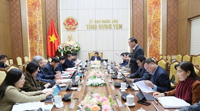 Lãnh đạo Sở Tài chính Hưng Yên trình bày dự thảo kế hoạch tại cuộc họp