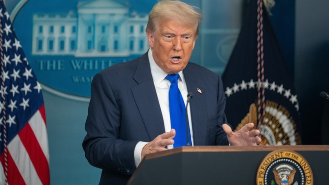 Tổng thống Mỹ Donald Trump phát biểu trong một cuộc họp báo tại Nhà Trắng. Ảnh: THX/TTXVN