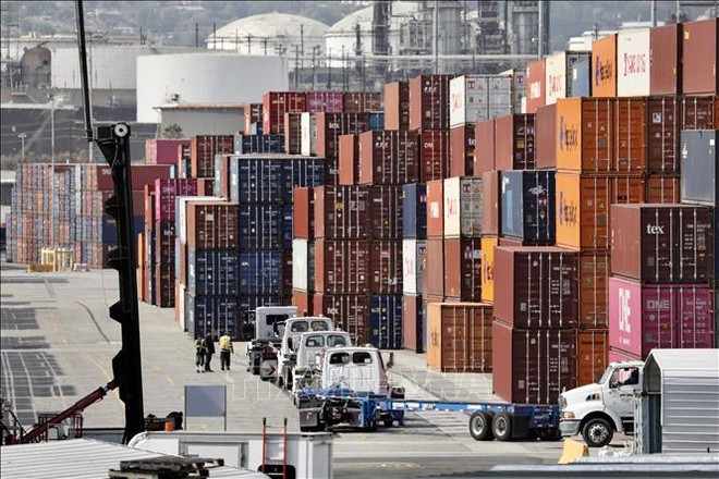 Cảng hàng hóa Los Angeles, bang California, Mỹ. Ảnh: THX/TTXVN 