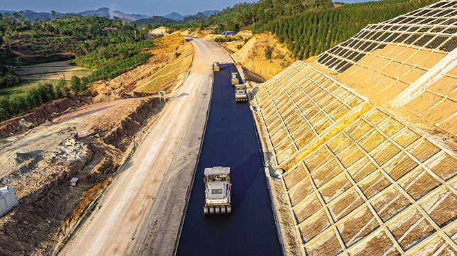 Thi công Dự án PPP cao tốc Hữu Nghị - Chi Lăng, do UBND tỉnh Lạng Sơn là cơ quan có thẩm quyền. Ảnh: P.V 