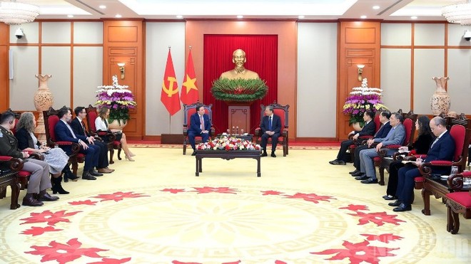 Quang cảnh buổi tiếp Đại sứ Marc Knapper tại Trụ sở Trung ương Đảng. (Ảnh: ĐĂNG KHOA).