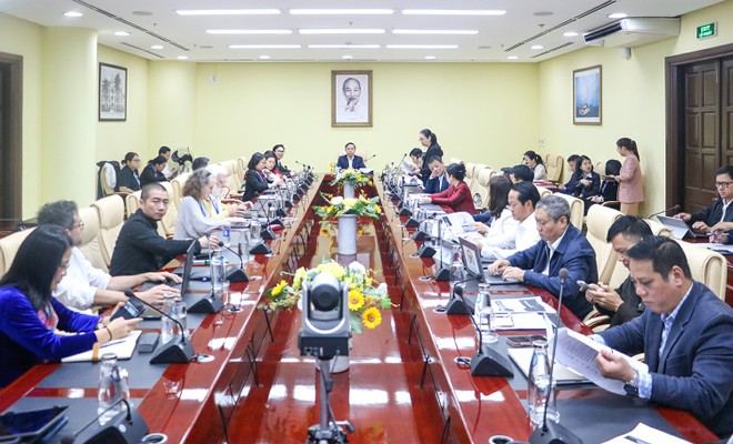 Tại buổi làm việc