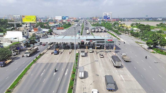 Một trạm thu phí thuộc Dự án đầu tư xây dựng mở rộng Quốc lộ 51 đoạn Km0+900 – Km73+600 theo hình thức hợp đồng BOT. 