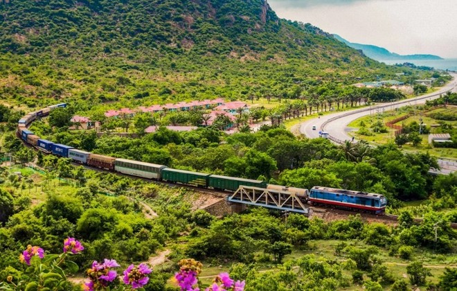 Doanh nghiệp khi tham gia kinh doanh kết cấu hạ tầng giao thông đường sắt phải có đủ các điều kiện quy định.