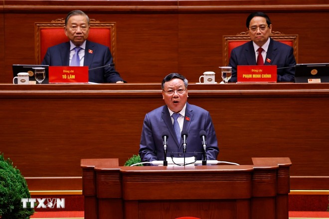 Phó Bí thư Thường trực Thành ủy Hà Nội Nguyễn Văn Phong trình bày tham luận - Ảnh: TTXVN. 