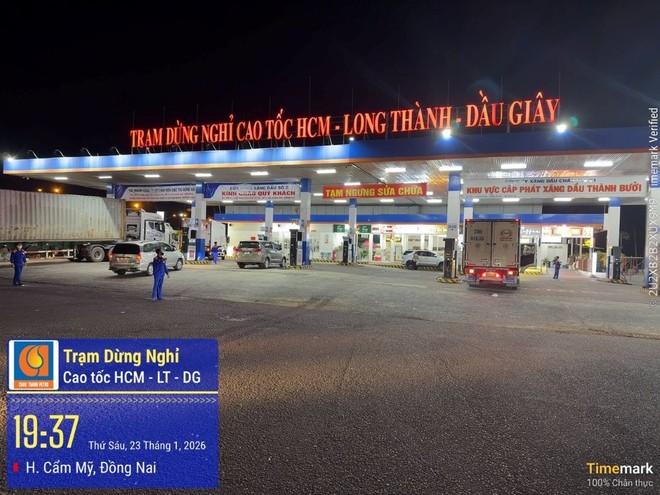 Công ty TNHH TMDV xăng dầu Châu Thành đã căng biển tạm ngưng kinh doanh xăng dầu tại trạm dừng nghỉ trên cao tốc TP.HCM – Long Thành – Dầu Giây. 