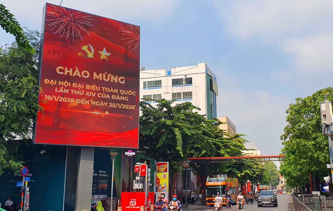 Chương trình nghệ thuật “Ánh sáng niềm tin và khát vọng” nhằm khơi dậy niềm tin, khát vọng phát triển đất nước trong giai đoạn mới. Ảnh: Lê Toàn.