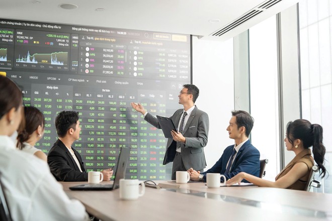 Cạnh tranh về chất lượng dịch vụ trong ngành chứng khoán đang giúp khách hàng tối ưu chi phí vốn, lợi nhuận