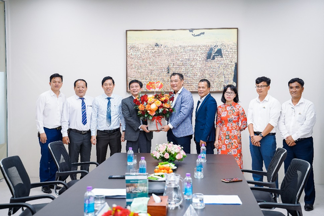 Đoàn lãnh đạo Tỉnh ủy, HĐND, UBND, UBMTTQ tỉnh Khánh Hòa do ông Lữ Thanh Hải – Ủy viên Ban Thường vụ Tỉnh ủy, Phó Chủ tịch HĐND tỉnh dẫn đầu, đến thăm, chúc Tết và làm việc đầu năm tại Công ty Cổ phần Vega City.