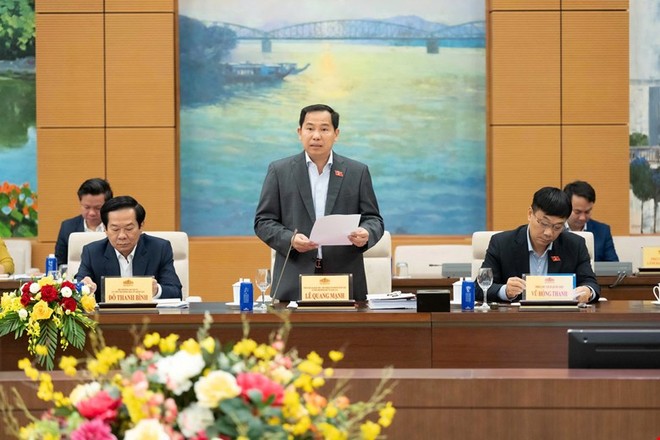 Tổng Thư ký Quốc hội, Chủ nhiệm Văn phòng Quốc hội, Chánh Văn phòng Hội đồng Bầu cử quốc gia Lê Quang Mạnh trình bày báo cáo - Ảnh: PT. 