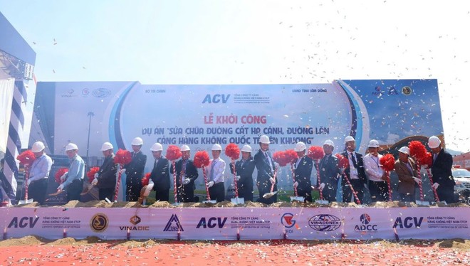 Các đại biểu thực hiện nghi thức triển khai Dự án. 