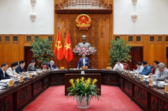 Thủ tướng yêu cầu tập trung vào những giải pháp quan trọng như thực hiện chính sách tiền tệ chủ động, linh hoạt, kịp thời, phù hợp với diễn biến tình hình; chính sách tài khóa mở rộng có trọng tâm, trọng điểm hơn nữa - Ảnh: VGP