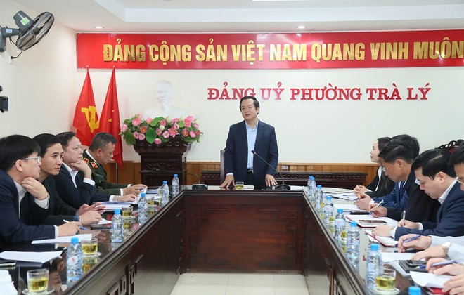 Ủy viên trung ương Đảng, Phó Bí thư Tỉnh ủy, Chủ tịch UBND tỉnh Phạm Quang Ngọc phát biểu tại buổi làm việc.